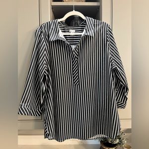 Chico’s partial button down no iron shirt with cute button detail on the back